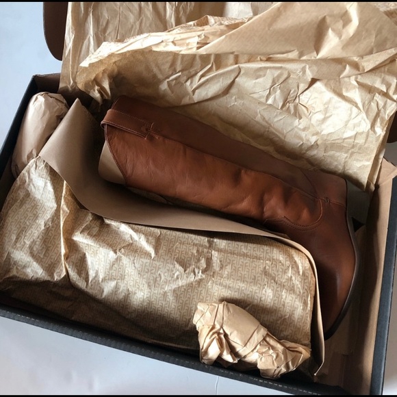 NIB: The Carson Boot by Frye - Picture 2 of 5